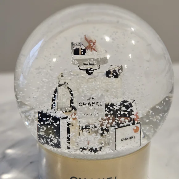 Chanel Snow #5 Gorgeous Snowglobe w/Box - Picture 5 of 9